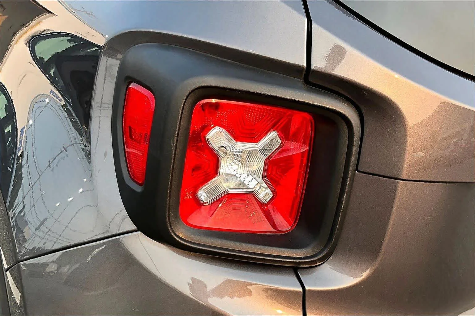 Used 2020 Granite Crystal Metallic Clearcoat Jeep Sport image 29
