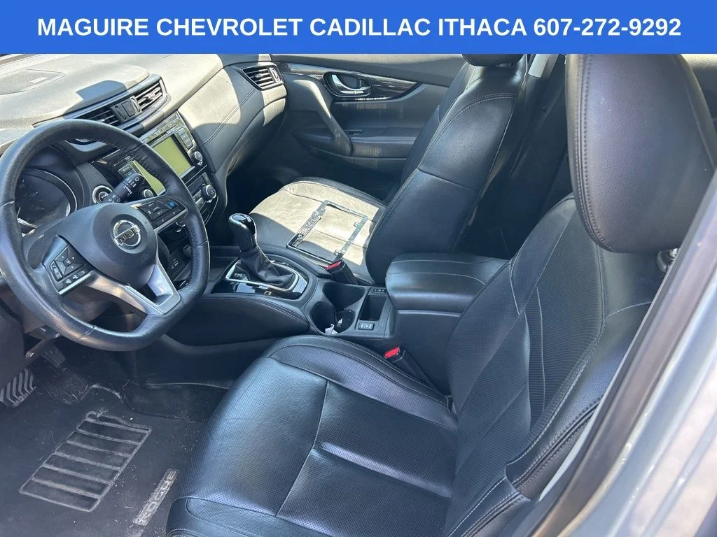 Used 2019 Silver Nissan SL image 14
