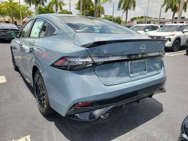 New 2026 Atlantic Gray Metallic / Super Black Two-tone Nissan SR image 5