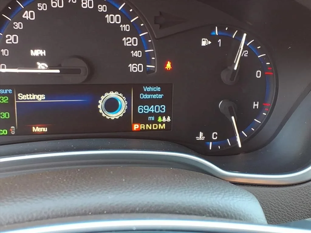 Used 2015 SILVER COAST METALLIC Cadillac Luxury Collection image 29