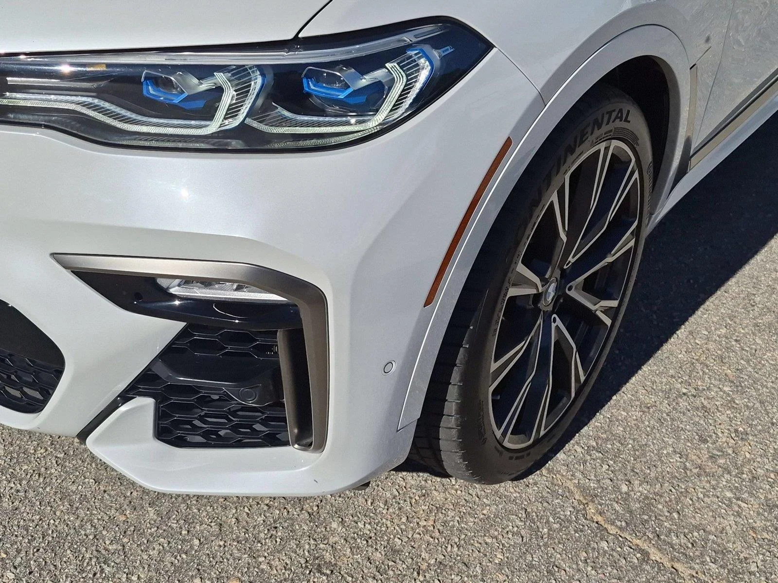 Used 2021 Mineral White Metallic BMW M50i image 9