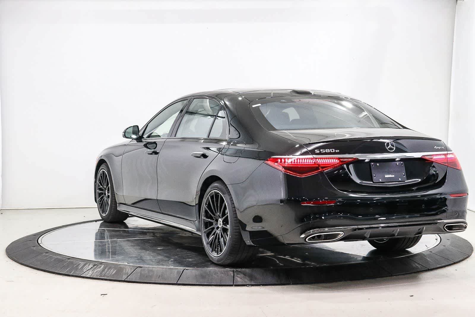 New 2026 Black Mercedes-Benz S 580e image 2