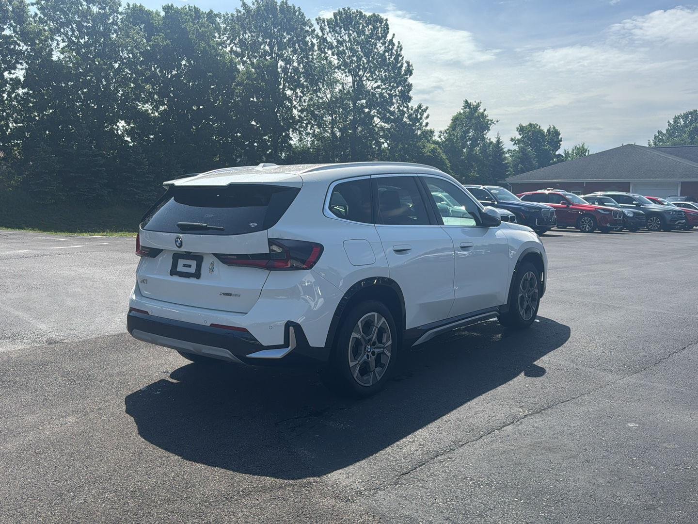 Certified Used 2023 Alpine White BMW xDrive28i image 3