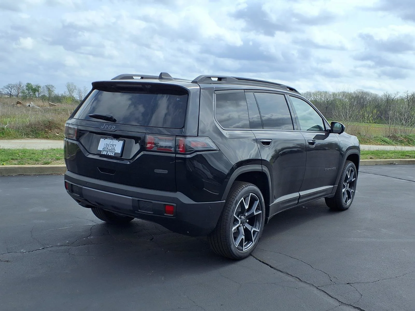 New 2026 Diamond Black Crystal Pearl-Coat Exterior Paint Jeep Overland image 21