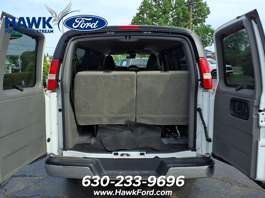 Used 2025 White Chevrolet LT image 24