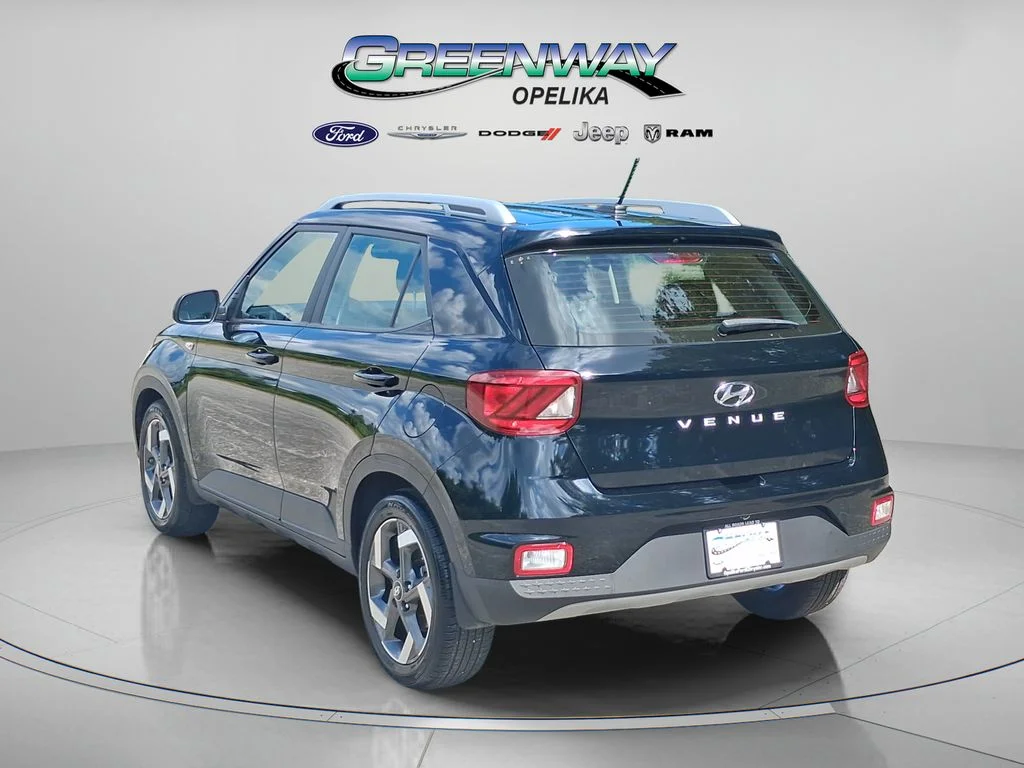 Used 2025 Onyx Black Hyundai SEL image 5