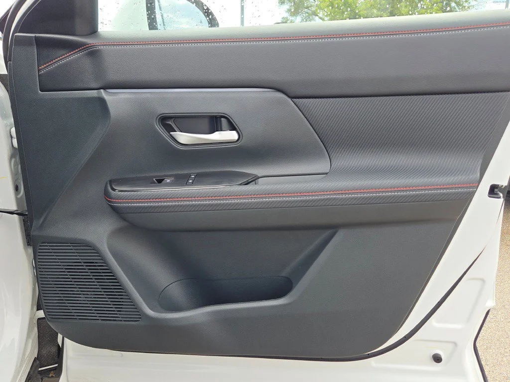 Used 2025 White Nissan SR image 6