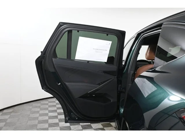 New 2027 Vancouver Green Metallic BMW 40 xDrive image 27