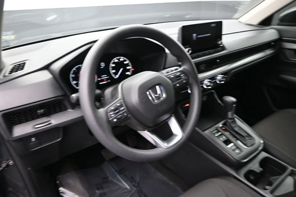 Used 2025 Meteorite Gray Metallic Honda LX image 17