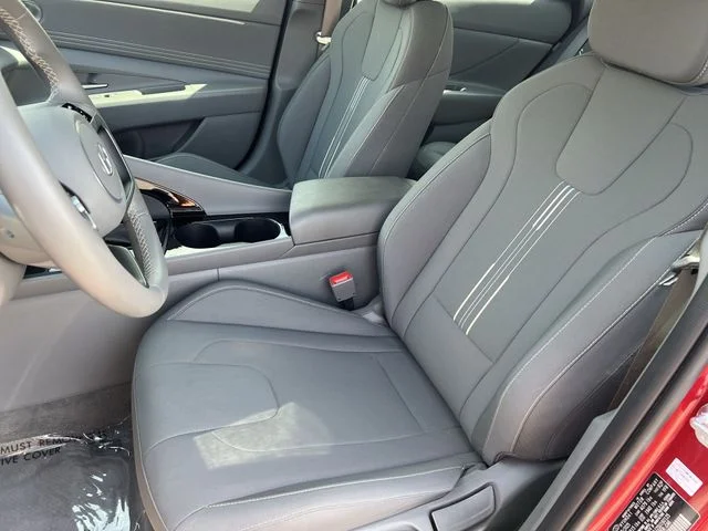 Used 2025 Red Hyundai SEL Sport image 34