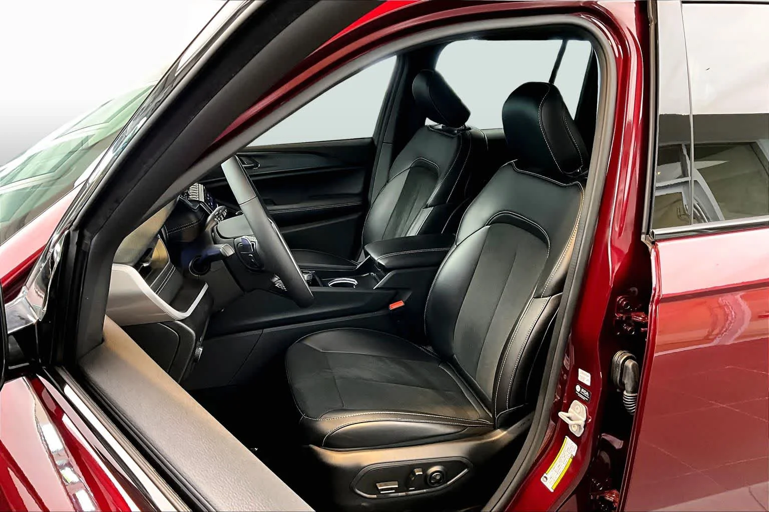 Used 2025 Velvet Red Pearlcoat Jeep Altitude image 8