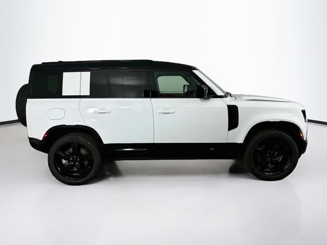 New 2026 White Land Rover X-Dynamic SE image 4