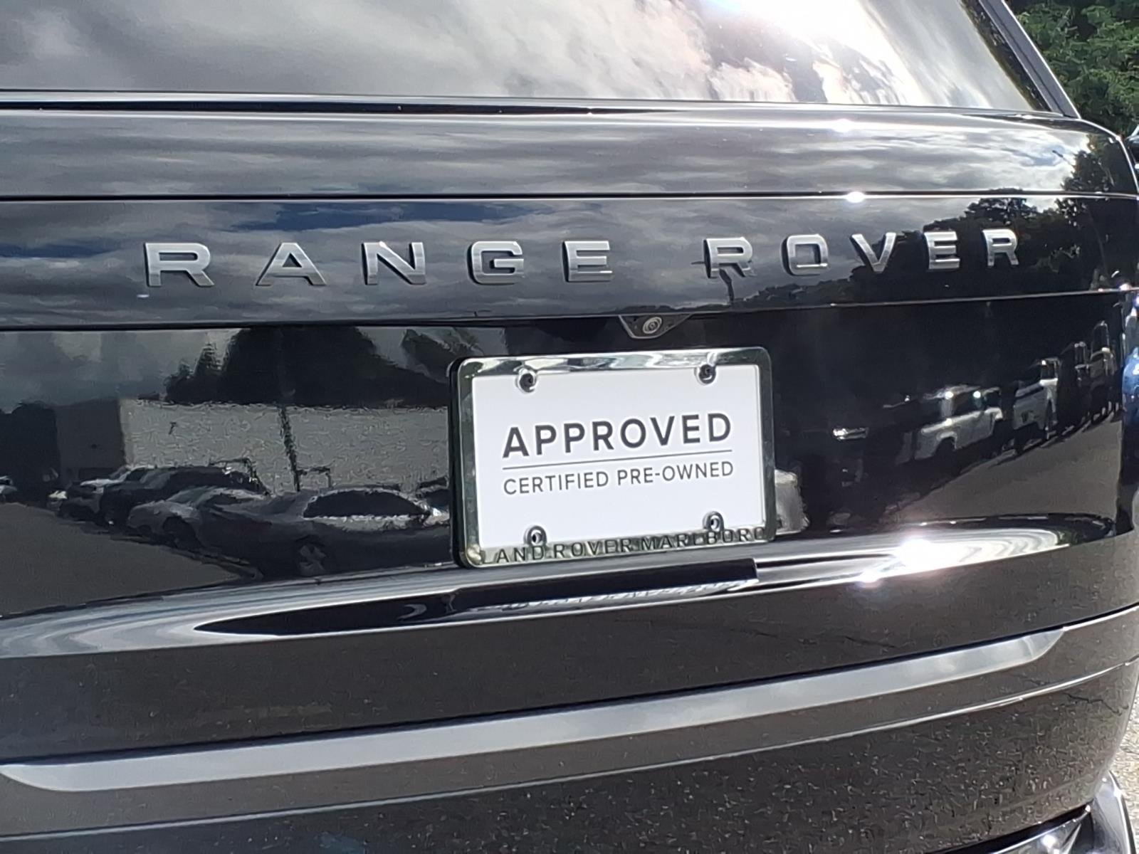 Certified Used 2025 Santorini Black Metallic 1ag Land Rover SE image 19