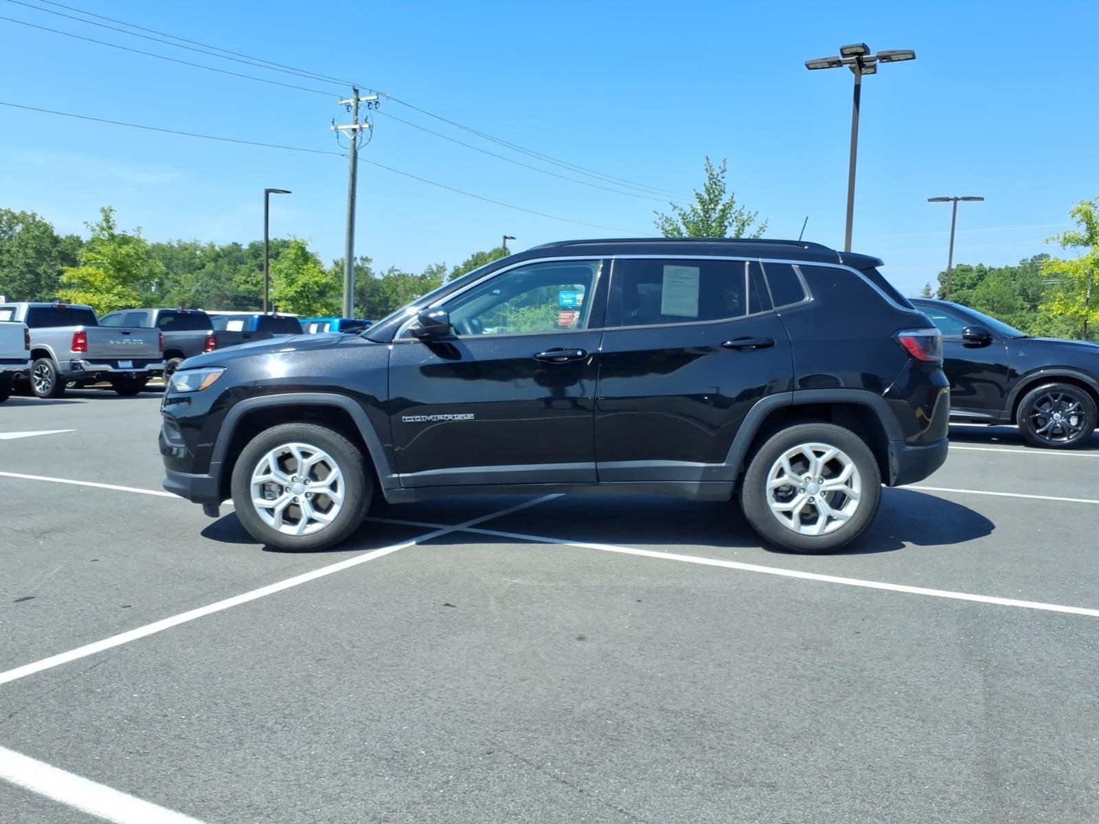 Used 2024 Diamond Black Crystal Pearlcoat Jeep Latitude image 3
