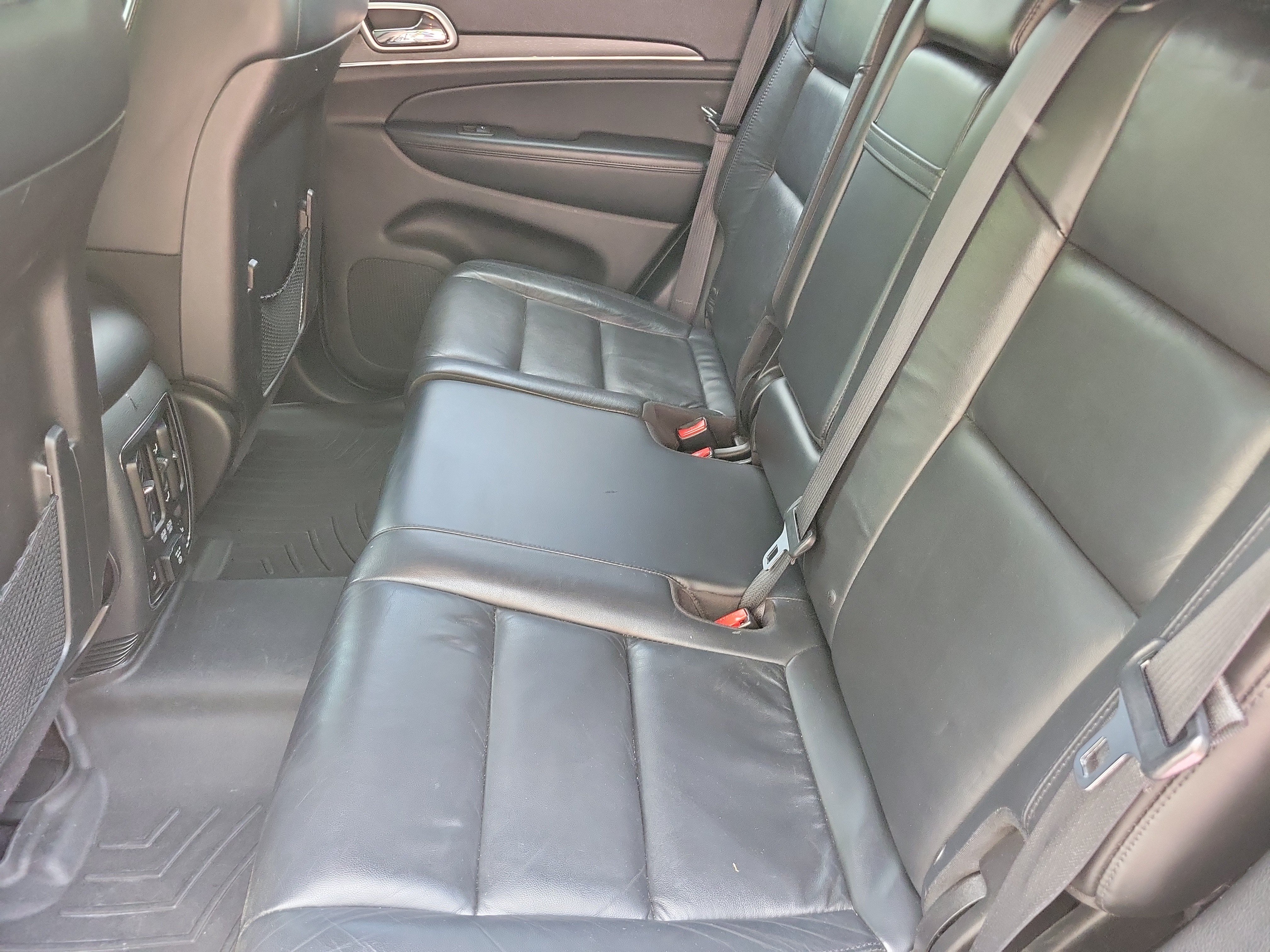 Used 2018 Bright White Clearcoat Jeep Limited image 13