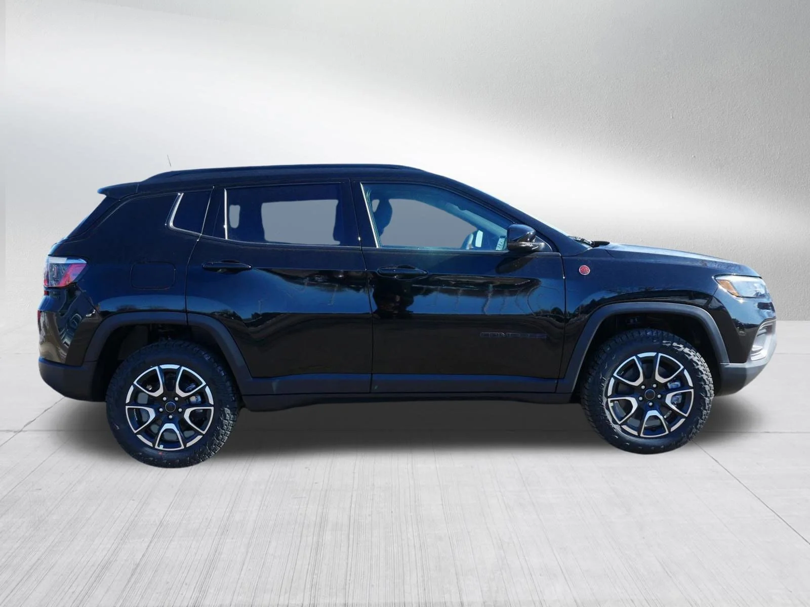 New 2026 Diamond Black Crystal Pearl-Coat Exterior Paint Jeep Trailhawk image 8