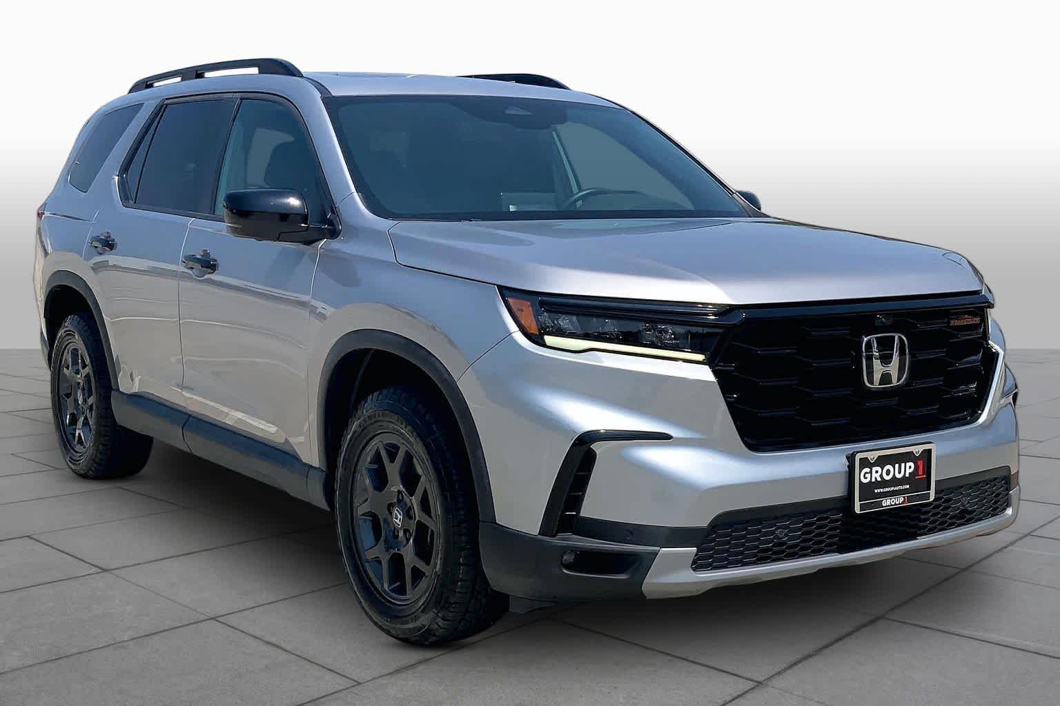 Used 2025 Lunar Silver Metallic Honda TrailSport image 3