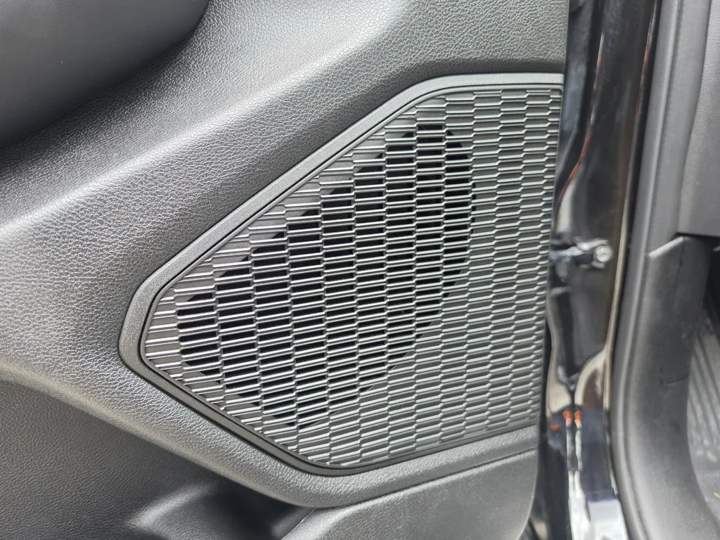 Used 2025 Diamond Black Jeep Altitude X image 19