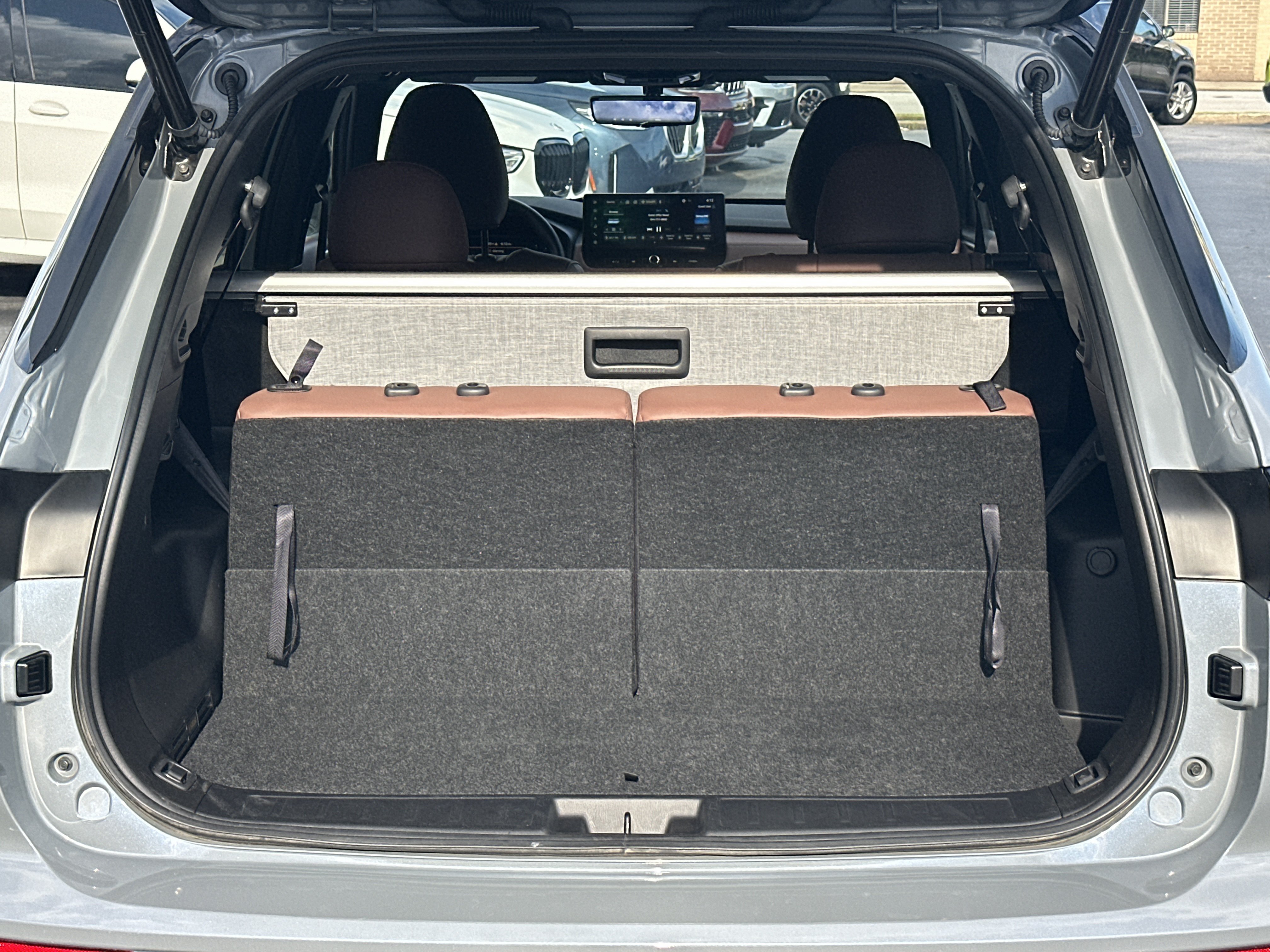 Used 2025  Mitsubishi SEL image 19