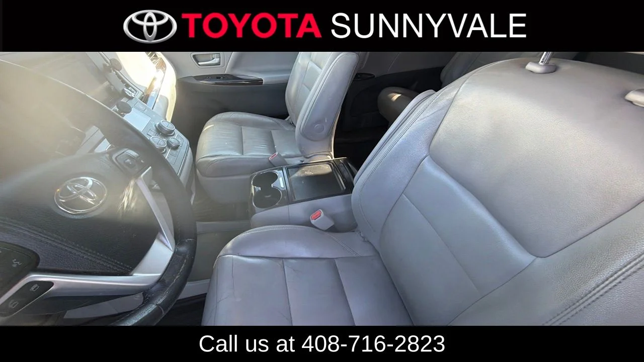 Used 2017 Blue Toyota XLE Premium image 5