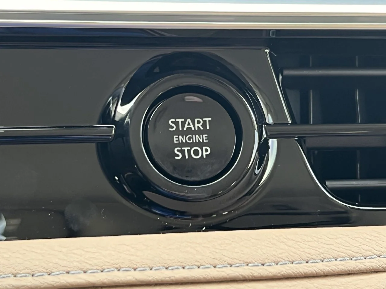 New 2027 RADIANT WHITE INFINITI Luxe 2WD image 18