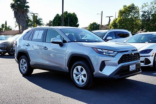 Used 2025 Silver Toyota LE image 5
