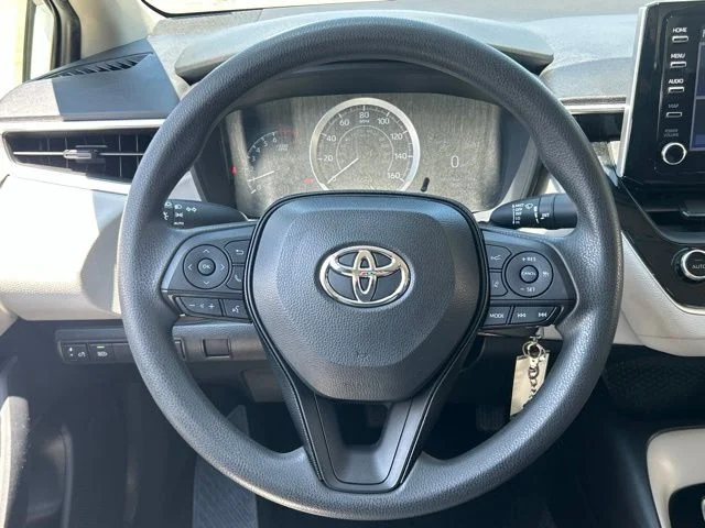 Used 2020 White Toyota LE image 36
