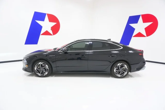 Used 2024  Hyundai SEL image 10