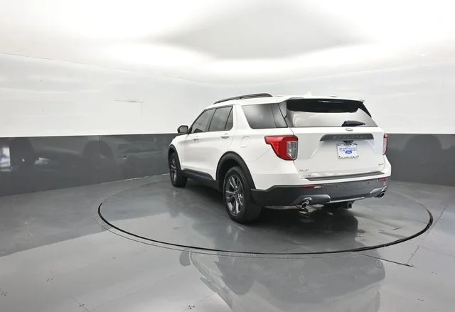 Certified Used 2022 White Metallic Ford XLT image 5