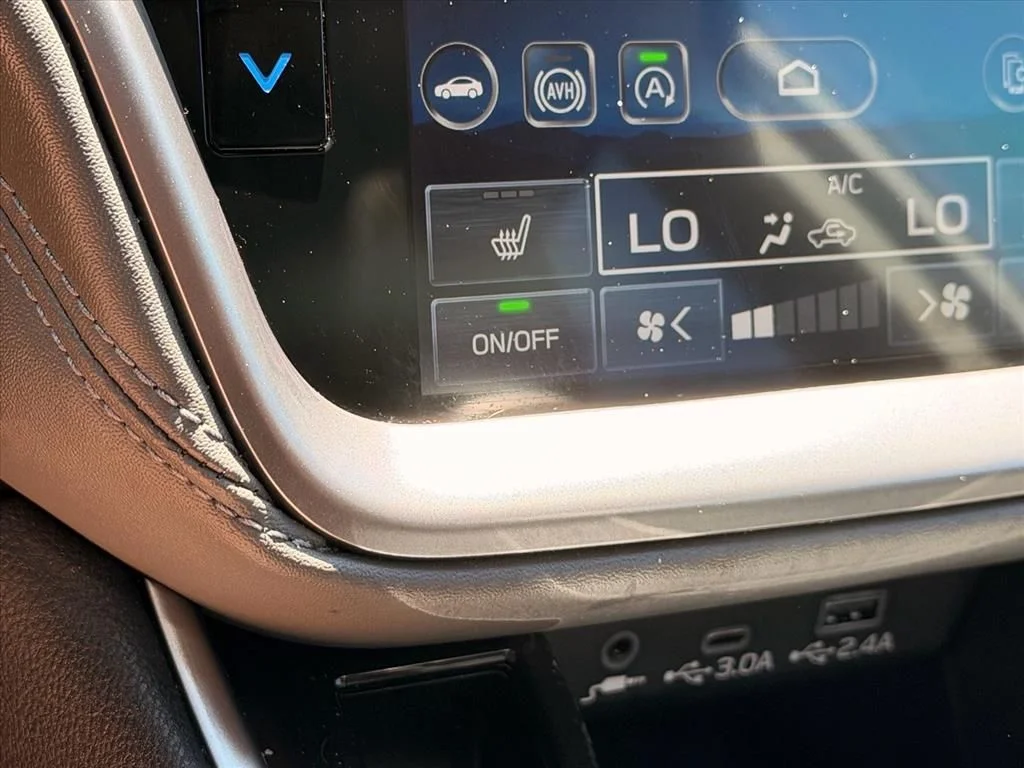 Used 2025 White Subaru Onyx Edition XT image 26
