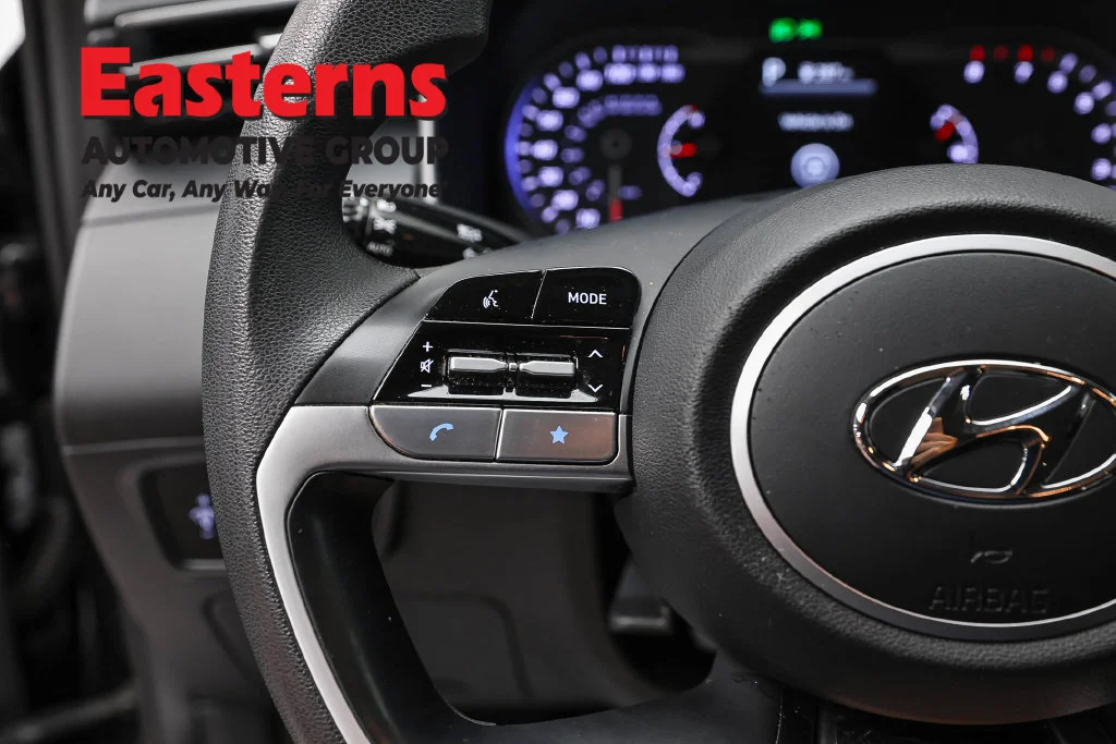 Used 2023 Black Hyundai SEL image 15