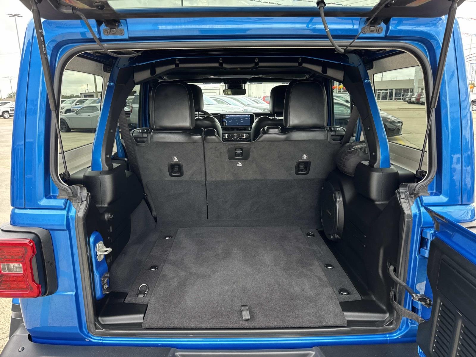 Used 2024 Hydro Blue Pearlcoat Jeep Rubicon X image 8