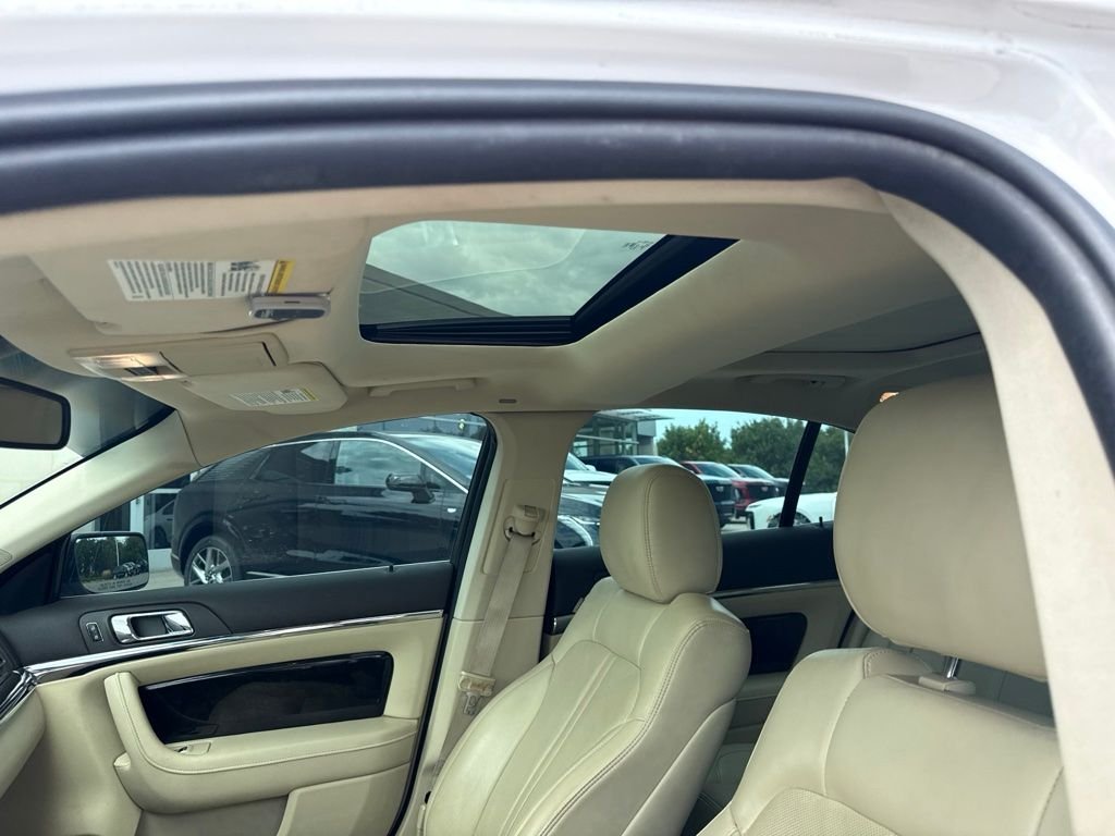 Used 2013 White Lincoln Premium image 12