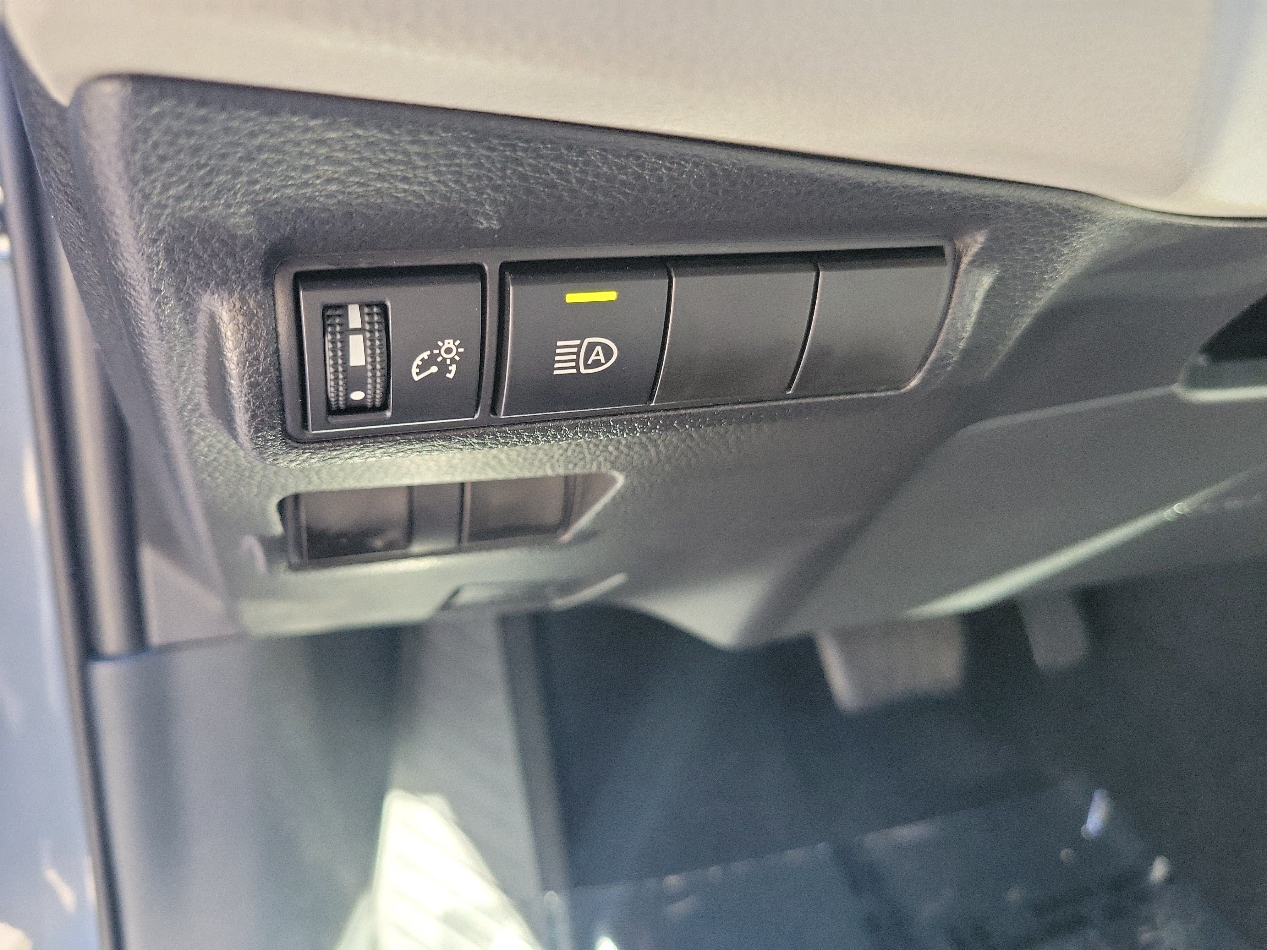 Used 2025 Celestite Toyota L image 23