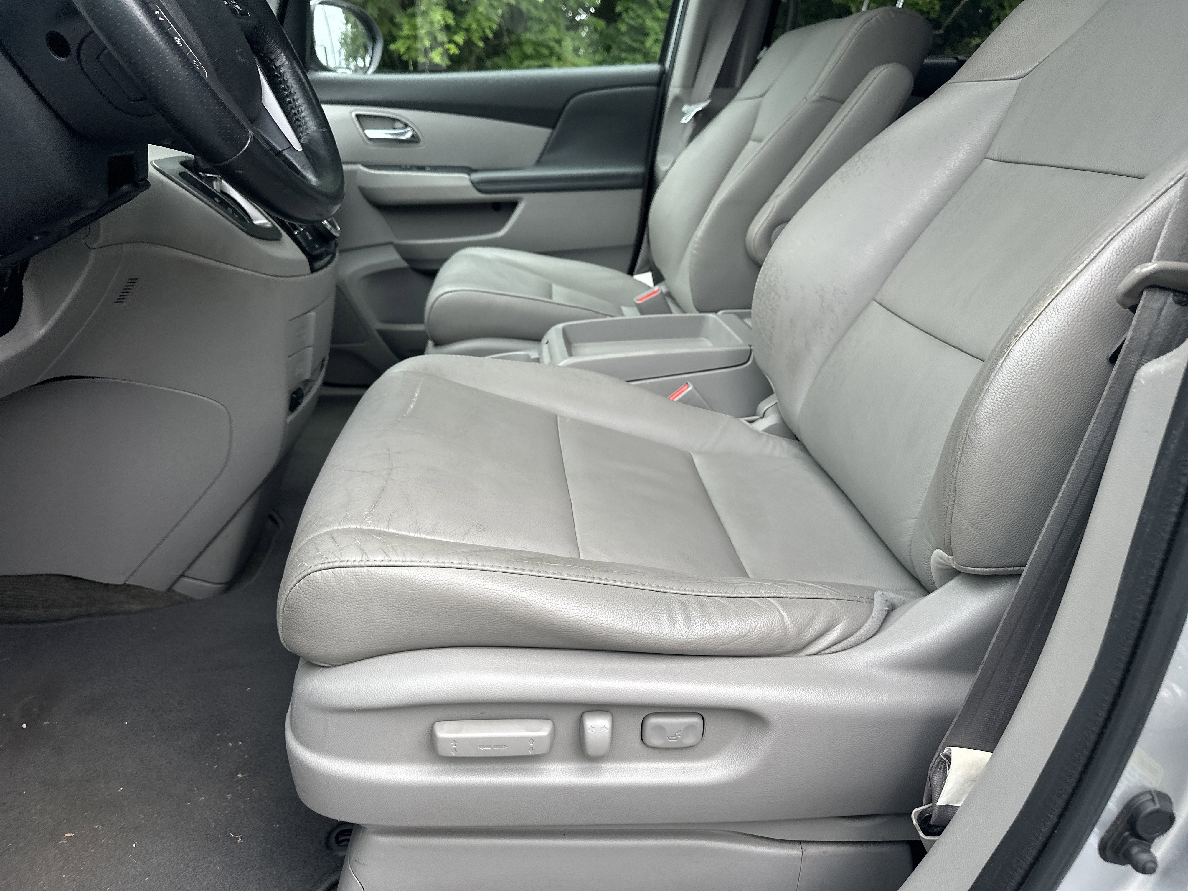 Used 2014 Alabaster Silver Metallic Honda EX-L image 10