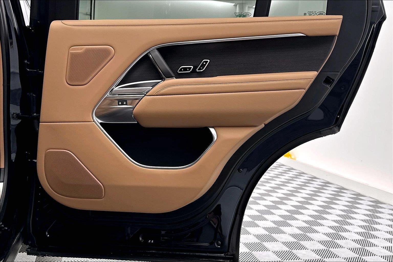New 2026  Land Rover SE image 31