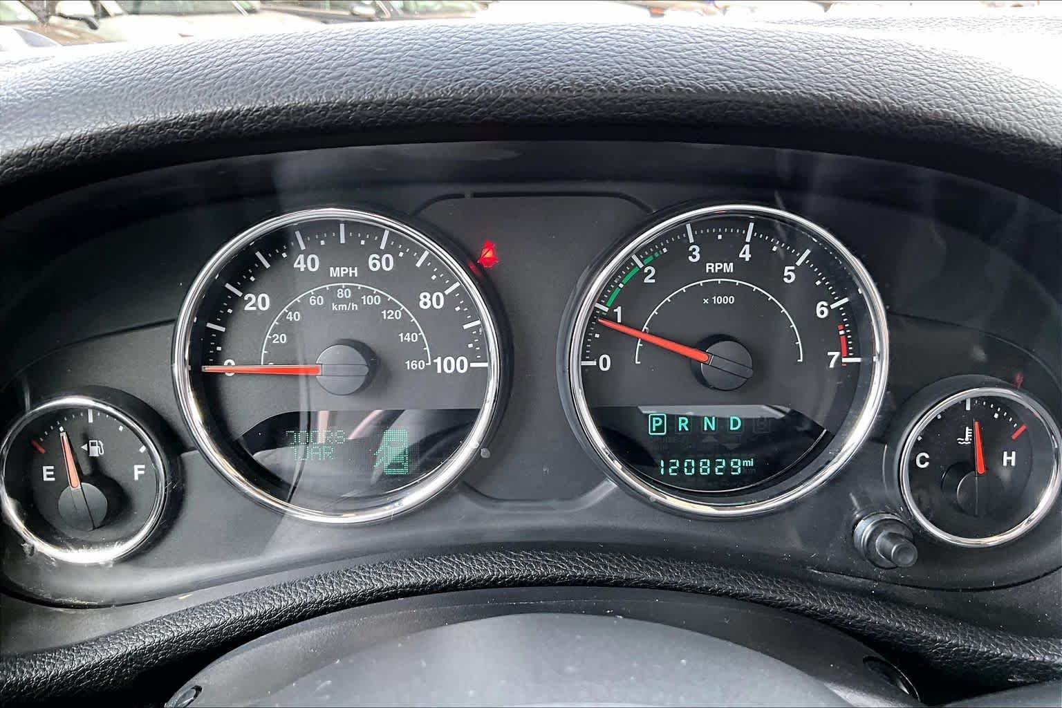 Used 2017 Bright White Clearcoat Jeep Sahara image 22