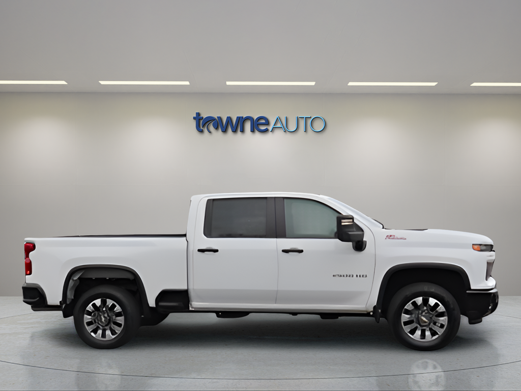 Used 2025 White Chevrolet Custom image 8