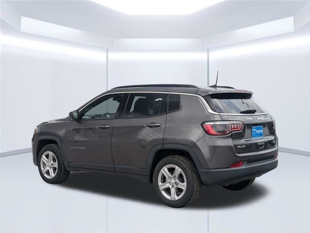 Used 2023 Gray Jeep Latitude image 3