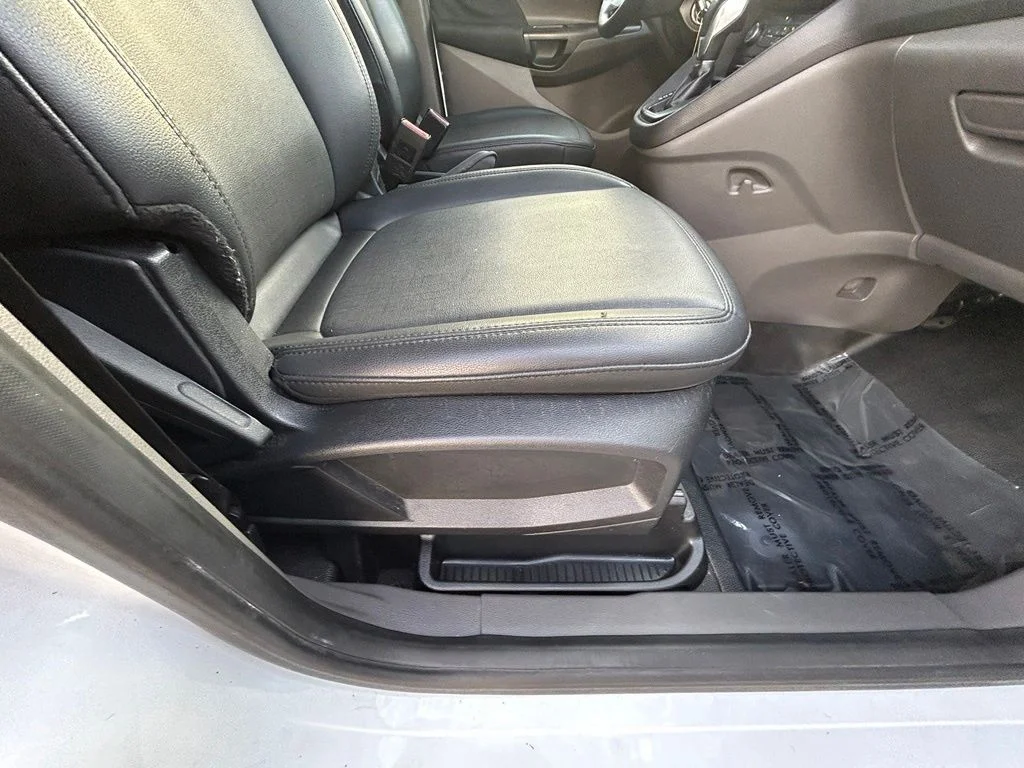 Used 2019 Frozen White Ford XL image 21