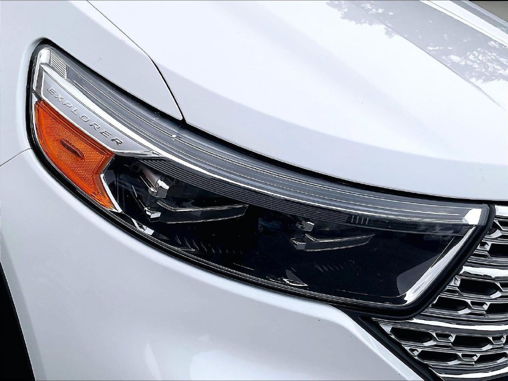 Used 2020 White Ford Limited image 33