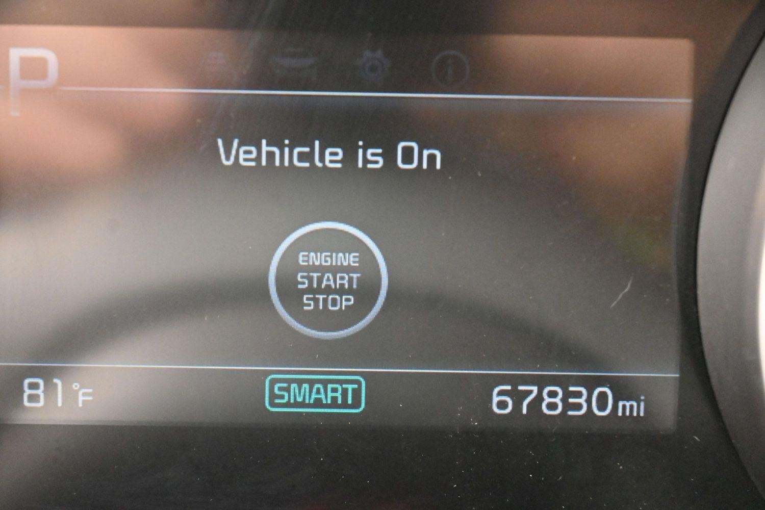 Used 2022 Snow White Pearl Kia LXS image 19