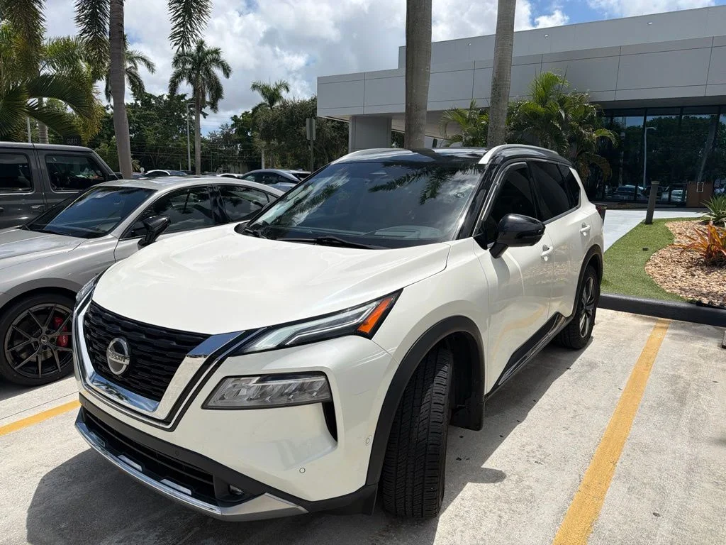 Used 2021 Pearl White Tricoat/Super Black Nissan Platinum image 5