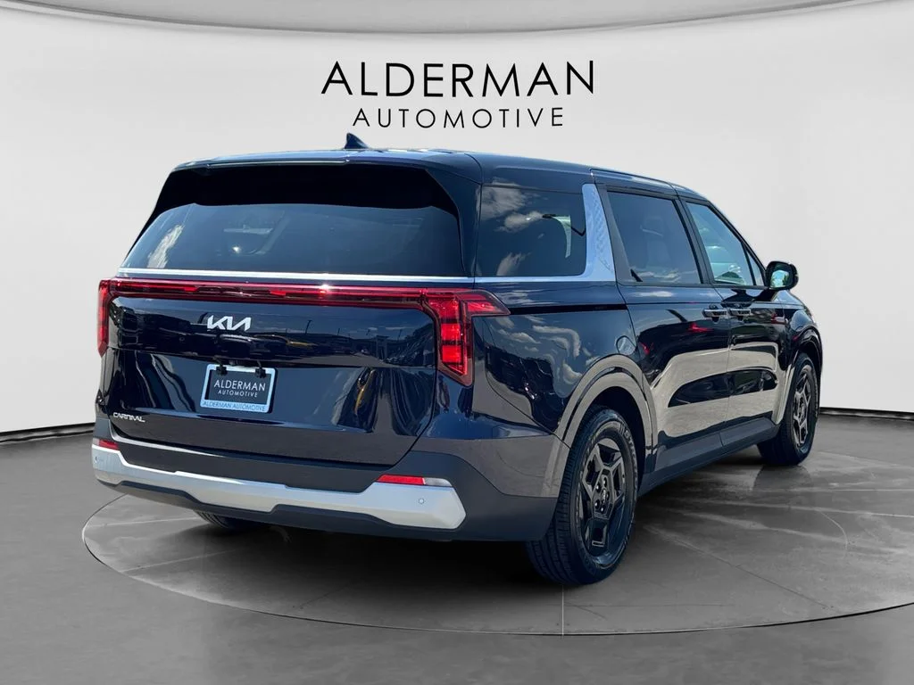 Used 2025 Blue Kia LXS image 5