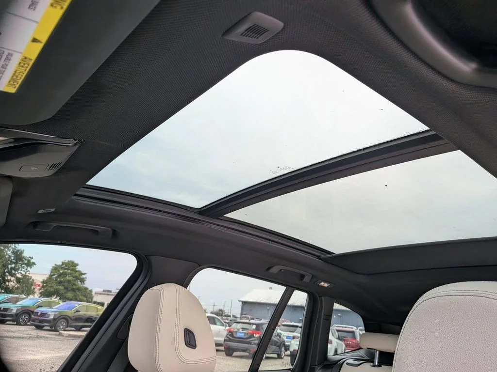 Used 2021 White BMW sDrive30i image 13