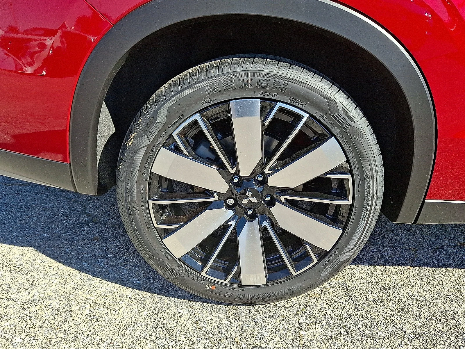 New 2026 Red Mitsubishi SE image 9