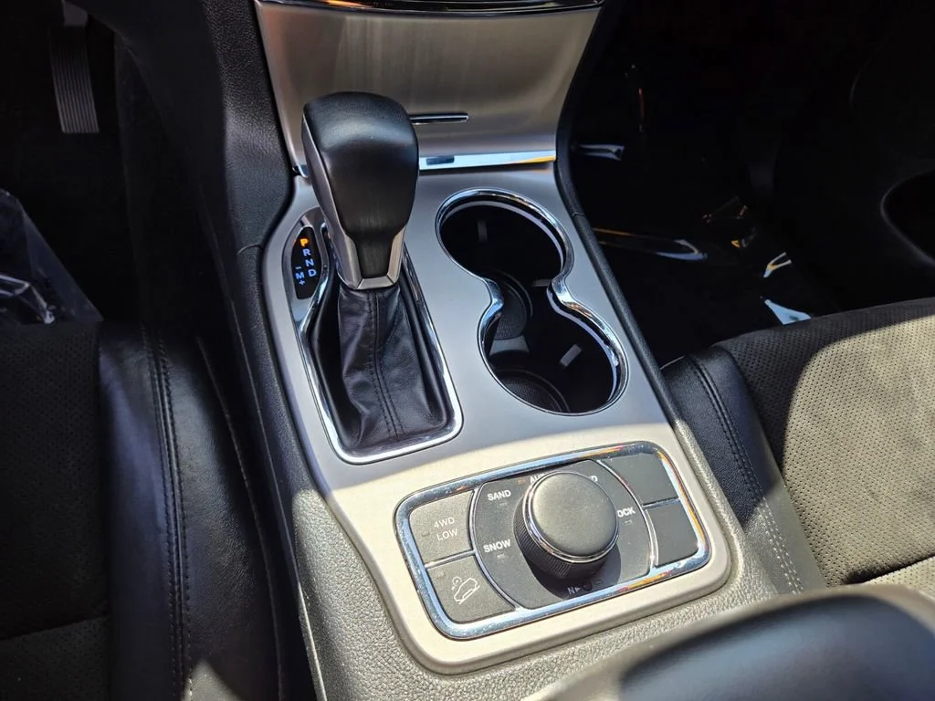Used 2022 Velvet Red Pearlc Jeep Laredo X image 22