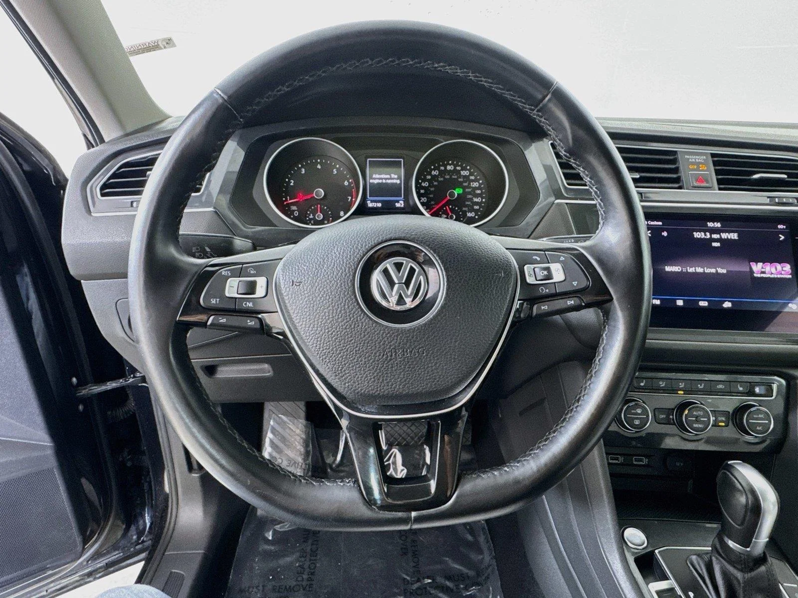 Used 2018 Deep Black Pearl Metallic Volkswagen SE image 11