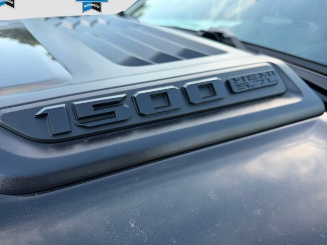 New 2027 Diamond Black Crystal Pearl-Coat Exterior Paint Ram Limited image 10