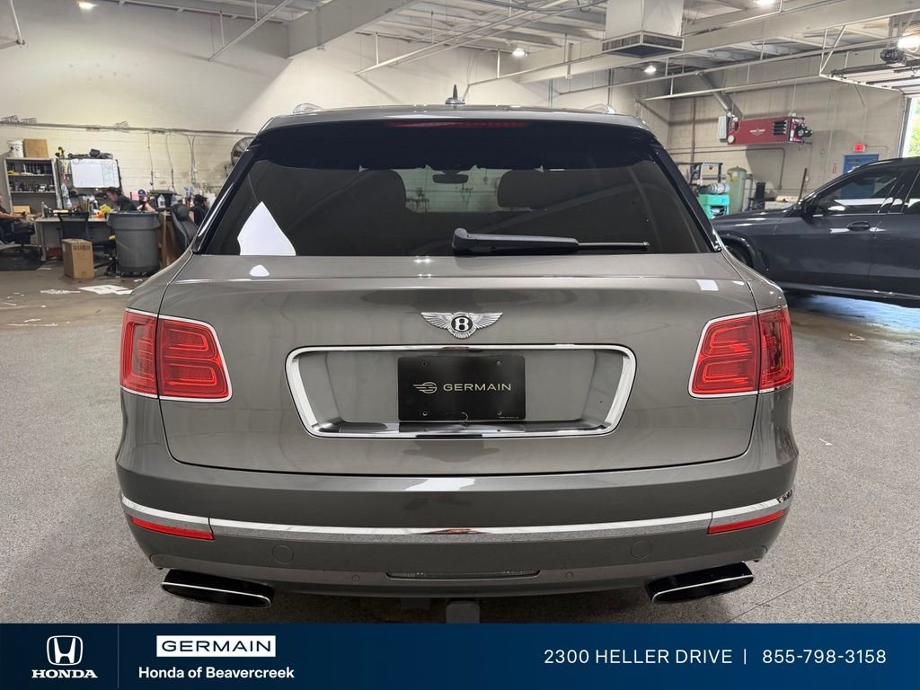 Used 2018 Porcelain Metallic Bentley W12 image 7